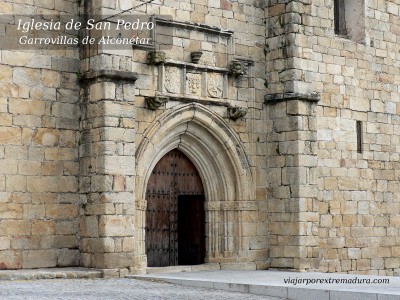 Portada de la iglesia San Pedro en Garrovillas de Alconétar